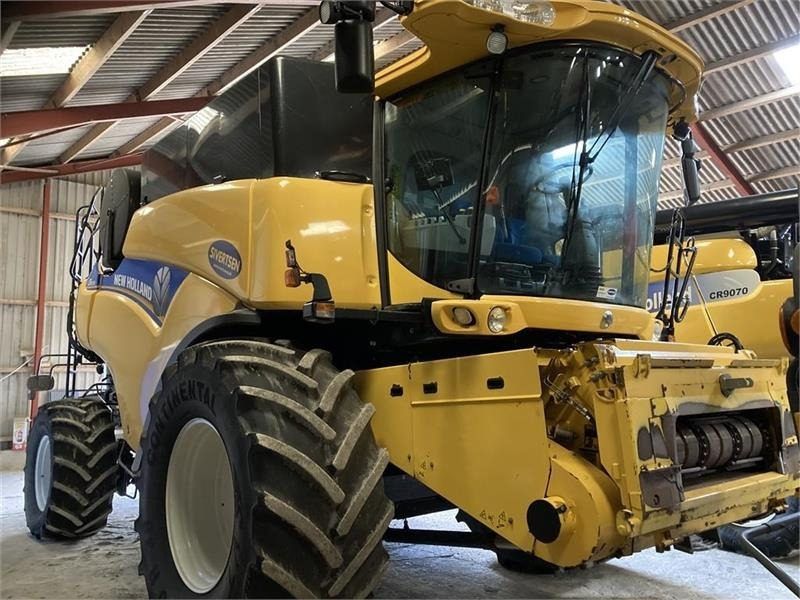 New Holland CR9090 35 fod VF bord og 4wd mm. - Sklízecí mlátička: obrázek 2 New Holland CR9090 35 fod VF bord og 4wd mm. - Sklízecí mlátička: obrázek 2