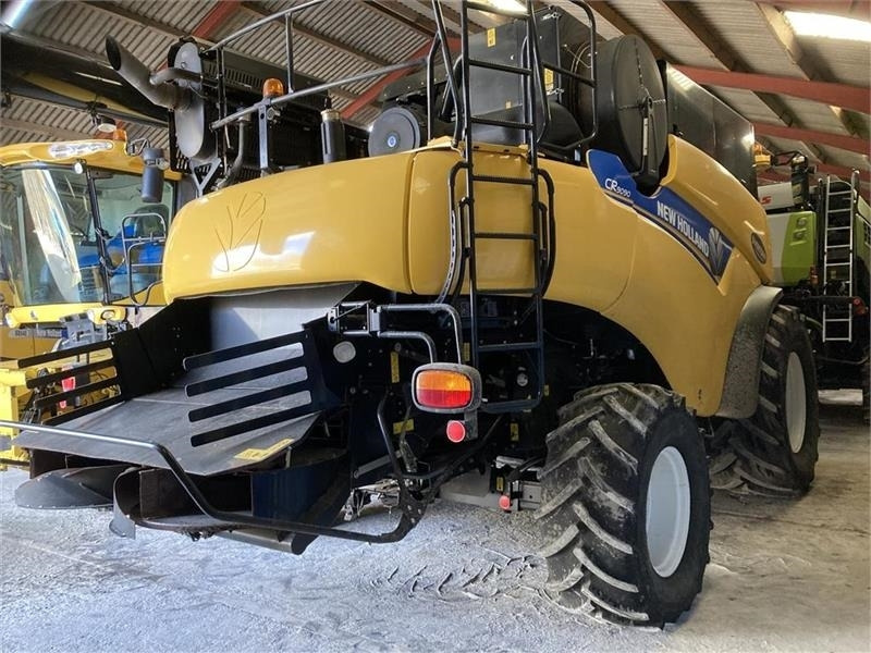 New Holland CR9090 35 fod VF bord og 4wd mm. - Sklízecí mlátička: obrázek 3 New Holland CR9090 35 fod VF bord og 4wd mm. - Sklízecí mlátička: obrázek 3