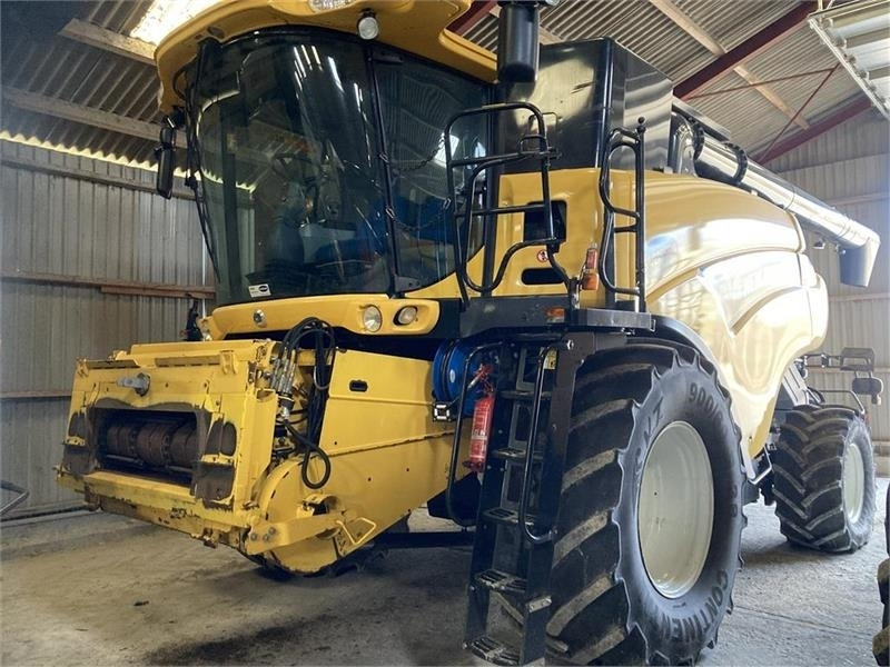 New Holland CR9090 35 fod VF bord og 4wd mm. - Sklízecí mlátička: obrázek 1 New Holland CR9090 35 fod VF bord og 4wd mm. - Sklízecí mlátička: obrázek 1