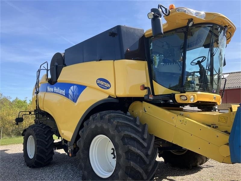 New Holland CX 8080 SLH - Sklízecí mlátička: obrázek 2 New Holland CX 8080 SLH - Sklízecí mlátička: obrázek 2