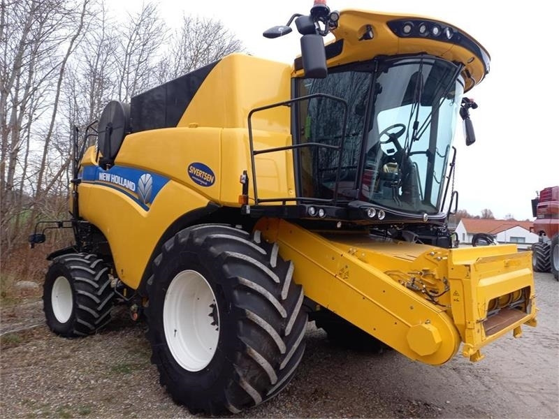 New Holland CX8.80 SLH med 25 fods Varifeed - Sklízecí mlátička: obrázek 2 New Holland CX8.80 SLH med 25 fods Varifeed - Sklízecí mlátička: obrázek 2