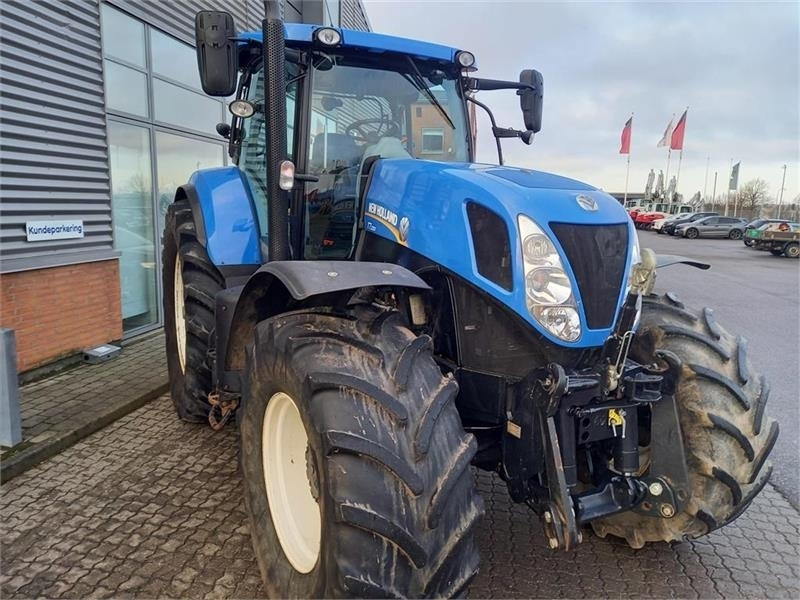 New Holland T7.220 - Traktor: obrázek 4 New Holland T7.220 - Traktor: obrázek 4