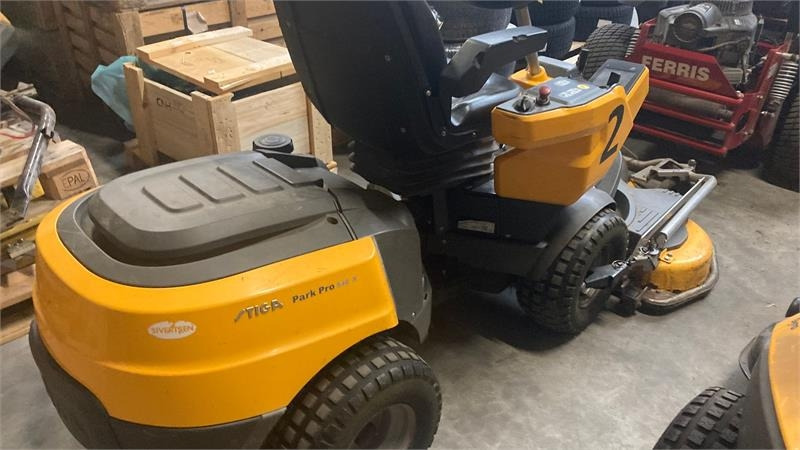 Stiga Park Pro 540IX 4WD 125 Combi Pro el. - Sekačka na trávu: obrázek 3 Stiga Park Pro 540IX 4WD 125 Combi Pro el. - Sekačka na trávu: obrázek 3