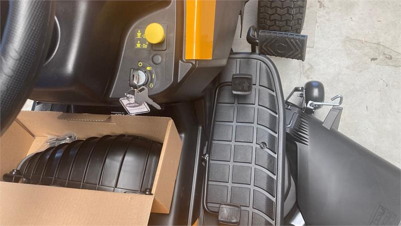 Stiga Tornado 5108 - Komunální traktor: obrázek 4 Stiga Tornado 5108 - Komunální traktor: obrázek 4