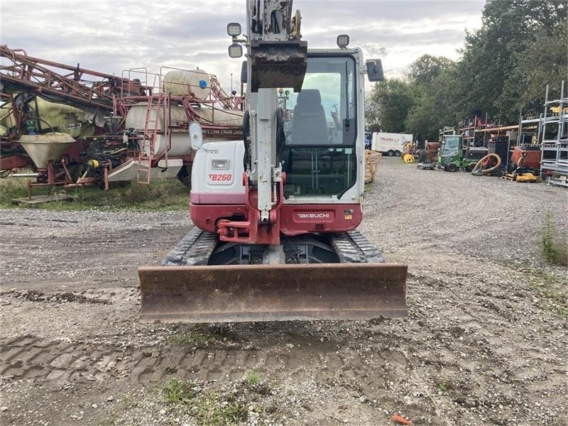 Takeuchi TB260 - Mini rýpadlo: obrázek 4 Takeuchi TB260 - Mini rýpadlo: obrázek 4