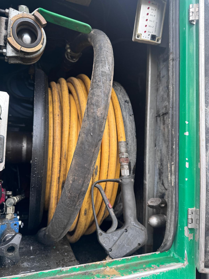 Čistič odpadových jam SCANIA P114: obrázek 14