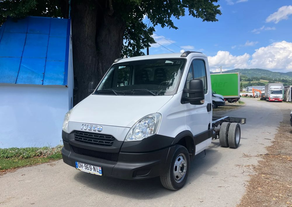 Iveco DAILY 35C13 ramo do zabudowy kiper wywrotka - Podvozek s kabinou: obrázek 1 Iveco DAILY 35C13 ramo do zabudowy kiper wywrotka - Podvozek s kabinou: obrázek 1