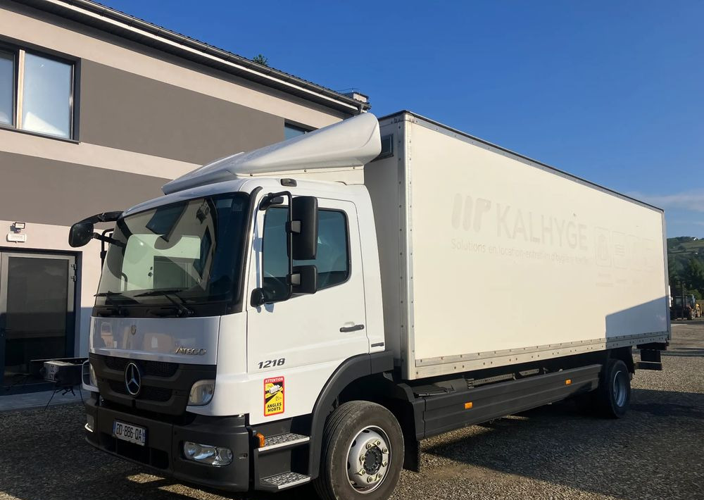 Mercedes-Benz Atego 1218 kurierka kontener - Skříňový nákladní auto: obrázek 2 Mercedes-Benz Atego 1218 kurierka kontener - Skříňový nákladní auto: obrázek 2