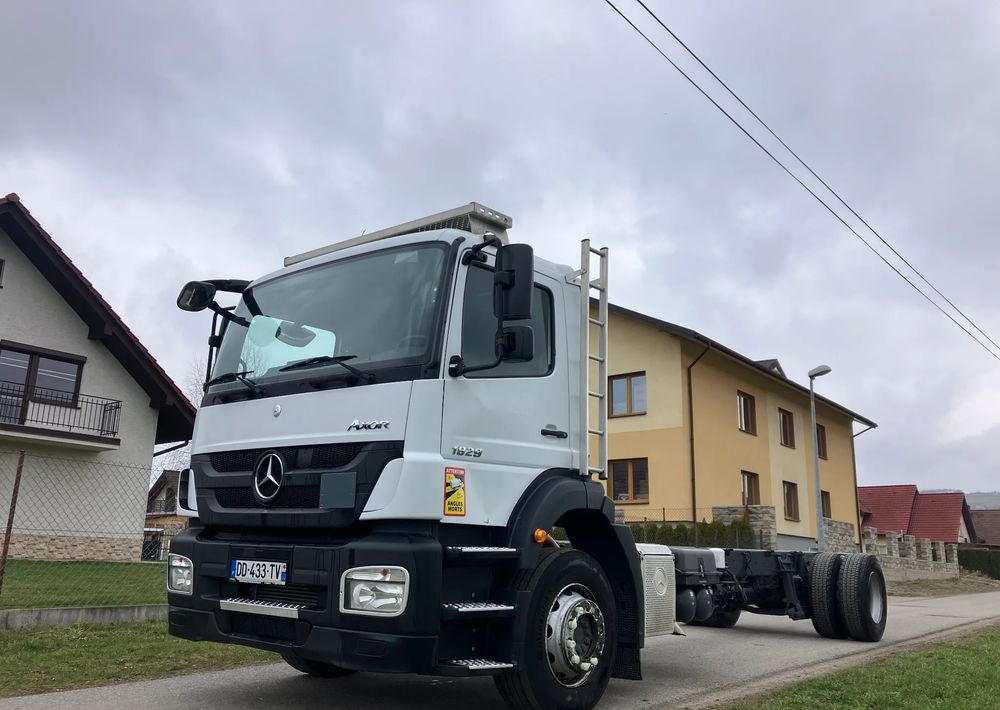 Mercedes-Benz Mercedes Axor 1829 Rama do zabudowy kiper beczka hakowiec laweta - Podvozek s kabinou: obrázek 2 Mercedes-Benz Mercedes Axor 1829 Rama do zabudowy kiper beczka hakowiec laweta - Podvozek s kabinou: obrázek 2