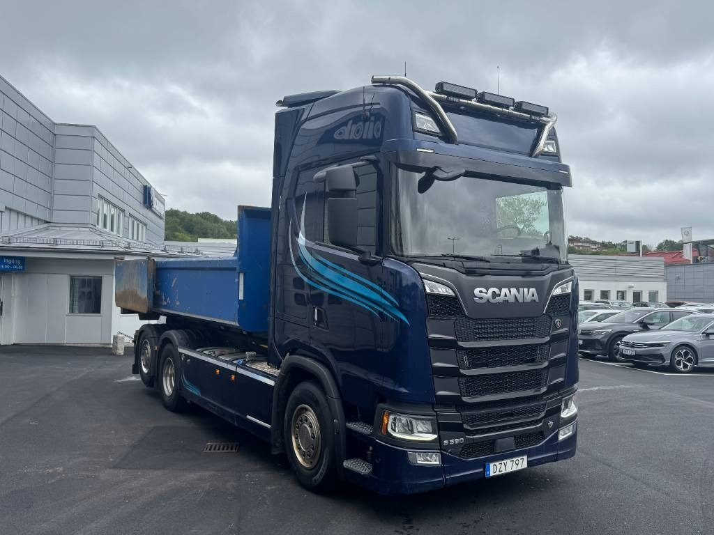 Scania S 580 6x2*4 Lastväxlare Hiab ink Flak - Hákový nosič kontejnerů: obrázek 3 Scania S 580 6x2*4 Lastväxlare Hiab ink Flak - Hákový nosič kontejnerů: obrázek 3