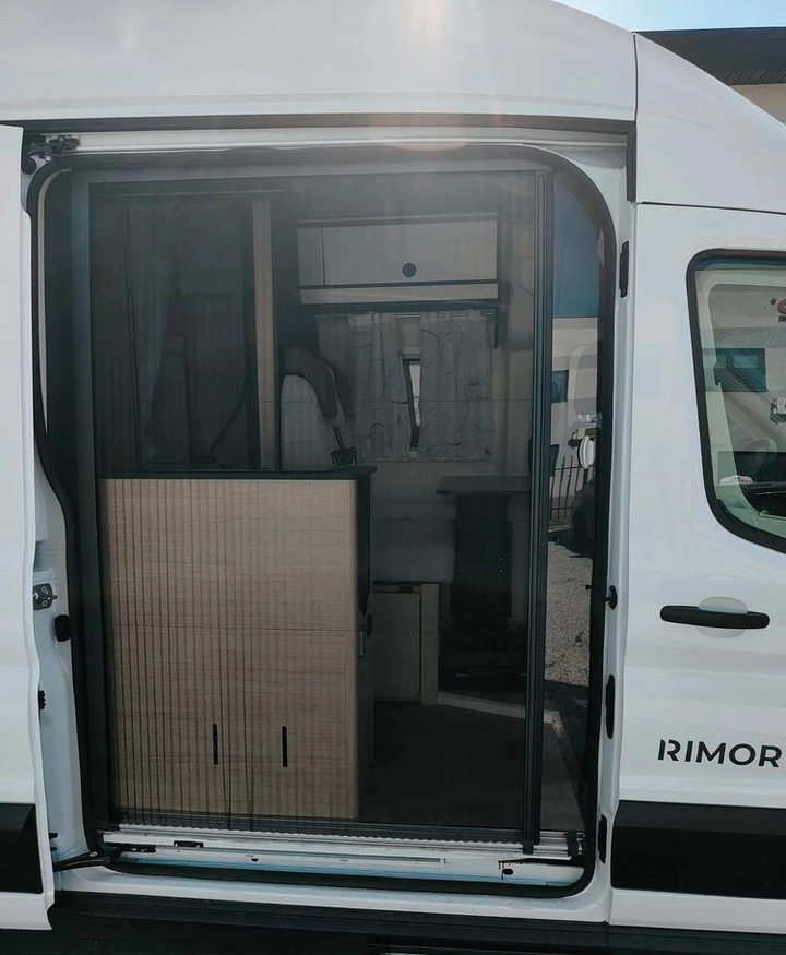 FORD Rimor NEW Ford Van 238 Truma Diesel Roller Shutters Remis AUTOMAT - Obytná dodávka: obrázek 5 FORD Rimor NEW Ford Van 238 Truma Diesel Roller Shutters Remis AUTOMAT - Obytná dodávka: obrázek 5