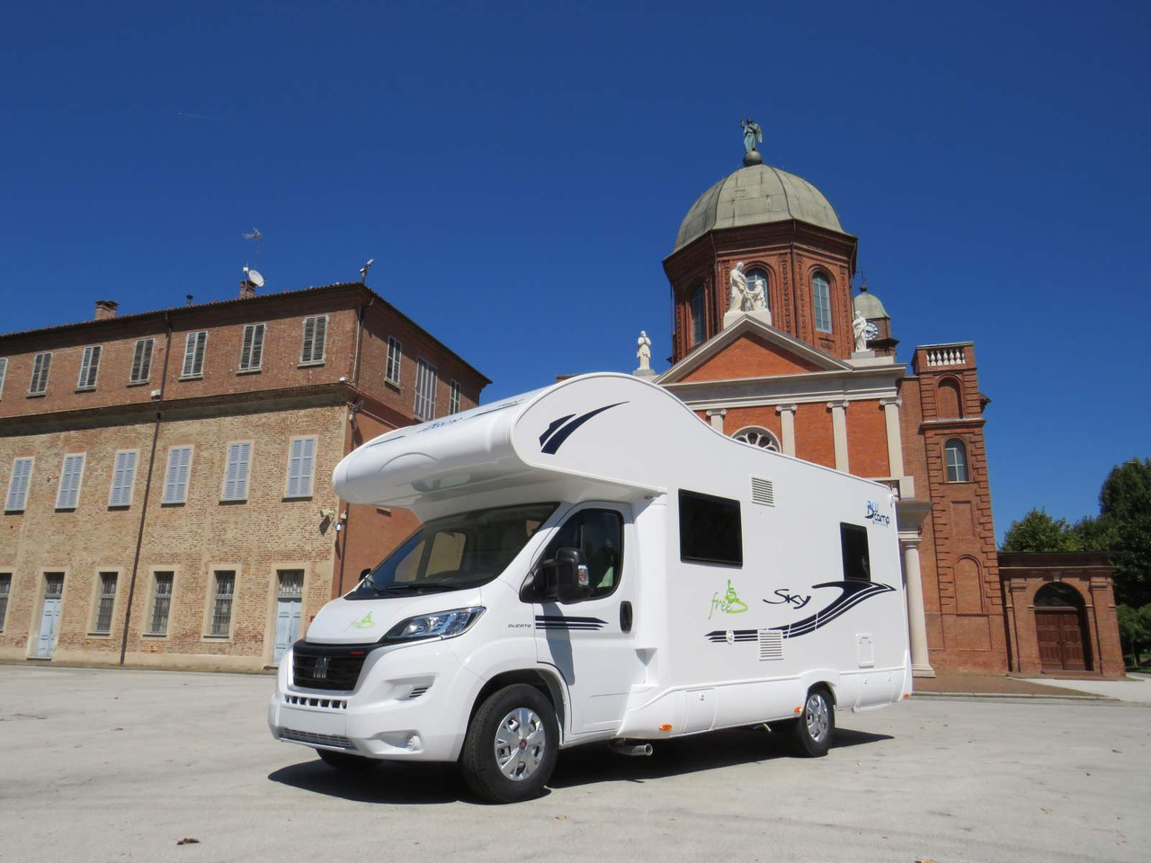 Fiat Ducato RETRACTABLE PLATFORM (300KG CAPACITY) - Alkovna: obrázek 1 Fiat Ducato RETRACTABLE PLATFORM (300KG CAPACITY) - Alkovna: obrázek 1