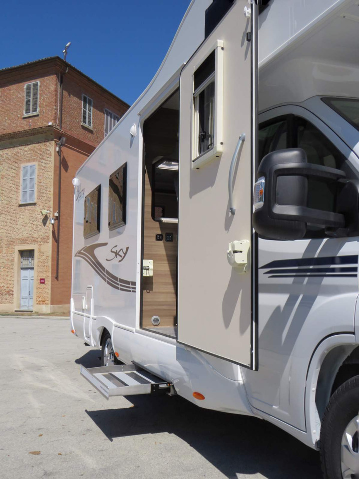 Fiat Ducato RETRACTABLE PLATFORM (300KG CAPACITY) - Alkovna: obrázek 2 Fiat Ducato RETRACTABLE PLATFORM (300KG CAPACITY) - Alkovna: obrázek 2