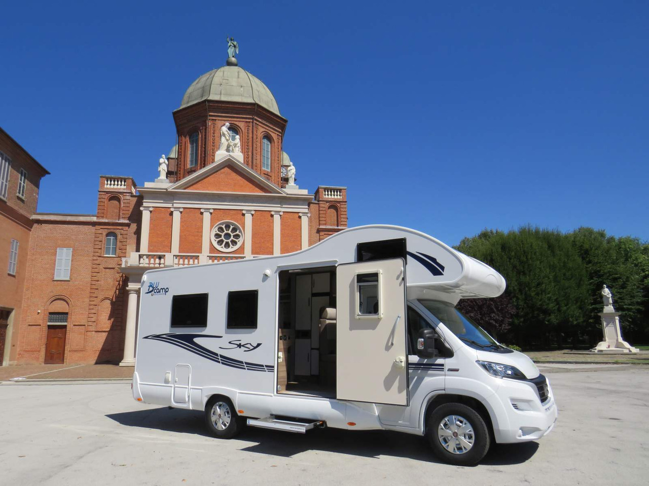 Fiat Ducato RETRACTABLE PLATFORM (300KG CAPACITY) - Alkovna: obrázek 5 Fiat Ducato RETRACTABLE PLATFORM (300KG CAPACITY) - Alkovna: obrázek 5