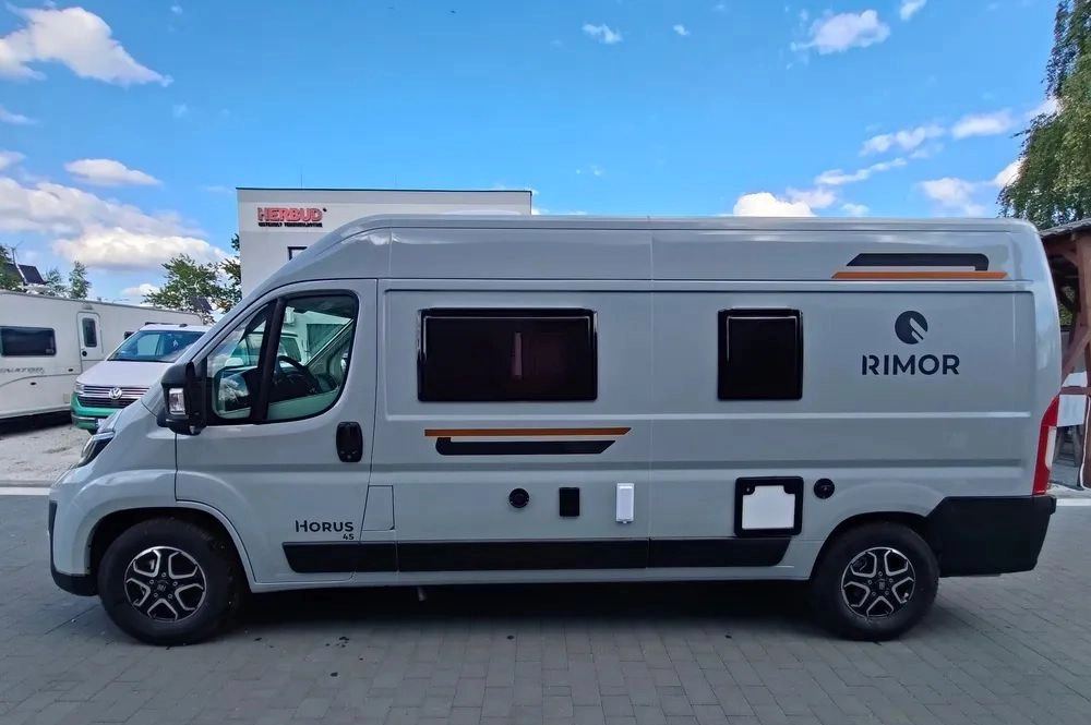 Fiat Ducato Rimor Horus 45 NEW AUTOMAT Grau Truma Diesel Lampen FULL LED 4-Sitzer - Obytný vůz: obrázek 3 Fiat Ducato Rimor Horus 45 NEW AUTOMAT Grau Truma Diesel Lampen FULL LED 4-Sitzer - Obytný vůz: obrázek 3