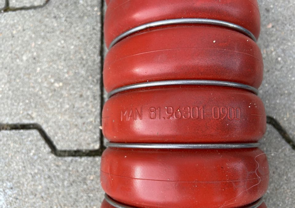 Guma chłodnicy MAN TGX TGS TG3 NOWA łącznik - Chladič pro Nákladní auto: obrázek 3 Guma chłodnicy MAN TGX TGS TG3 NOWA łącznik - Chladič pro Nákladní auto: obrázek 3