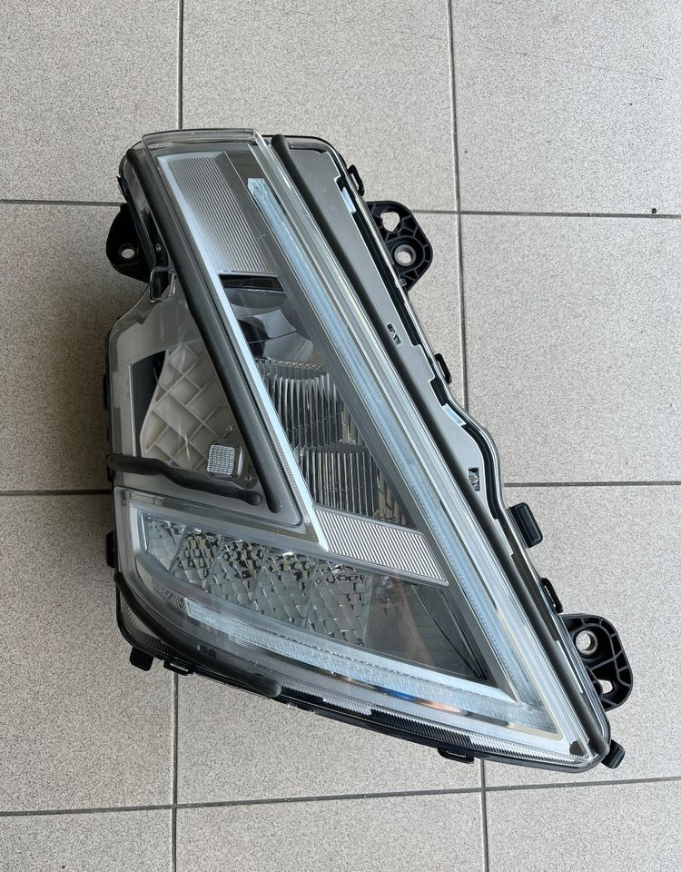Lampa LED Volvo FH5 Reflektor FH 5 prawy RH - Světlo/ Osvětlení pro Nákladní auto: obrázek 1 Lampa LED Volvo FH5 Reflektor FH 5 prawy RH - Světlo/ Osvětlení pro Nákladní auto: obrázek 1