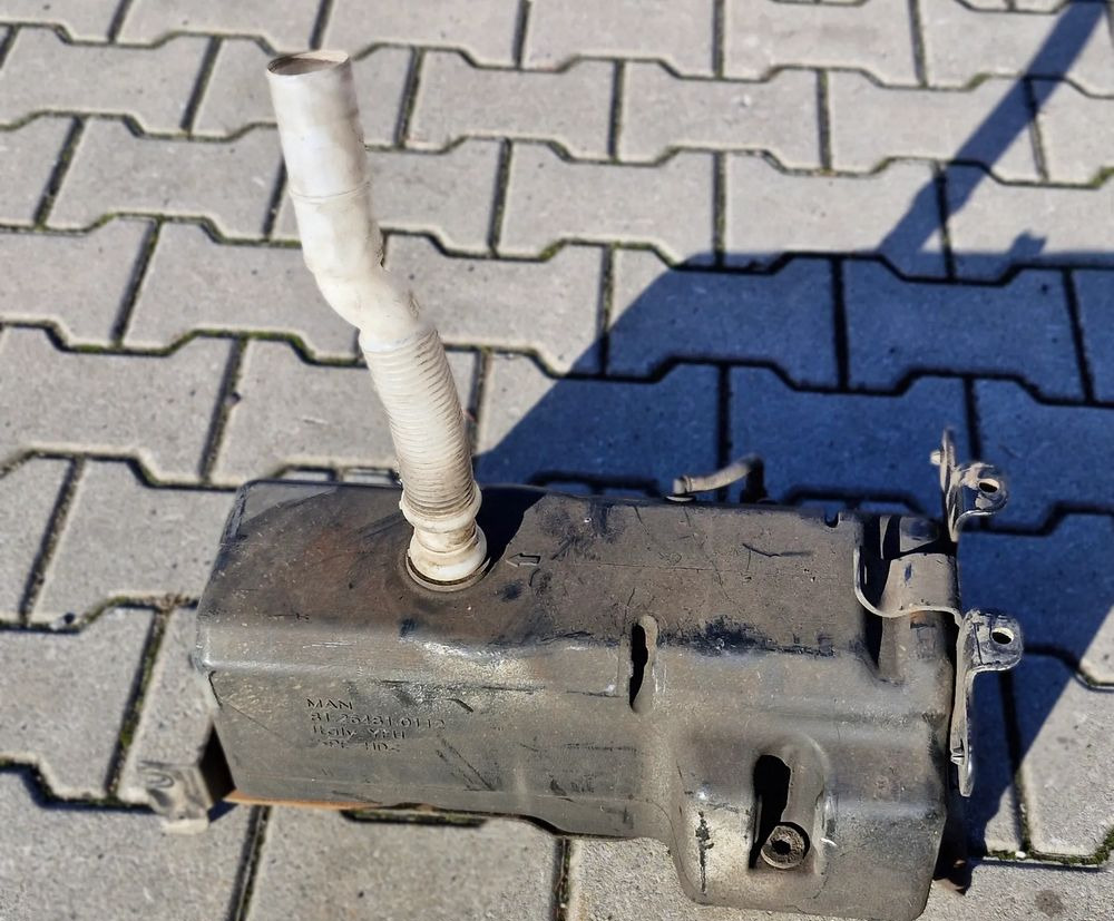 MAN TG3 TGX TGS ZBIORNICZEK PŁYNU DO SPRYSKIWACZY 81.26481.0112 - Stěrač pro Nákladní auto: obrázek 1 MAN TG3 TGX TGS ZBIORNICZEK PŁYNU DO SPRYSKIWACZY 81.26481.0112 - Stěrač pro Nákladní auto: obrázek 1