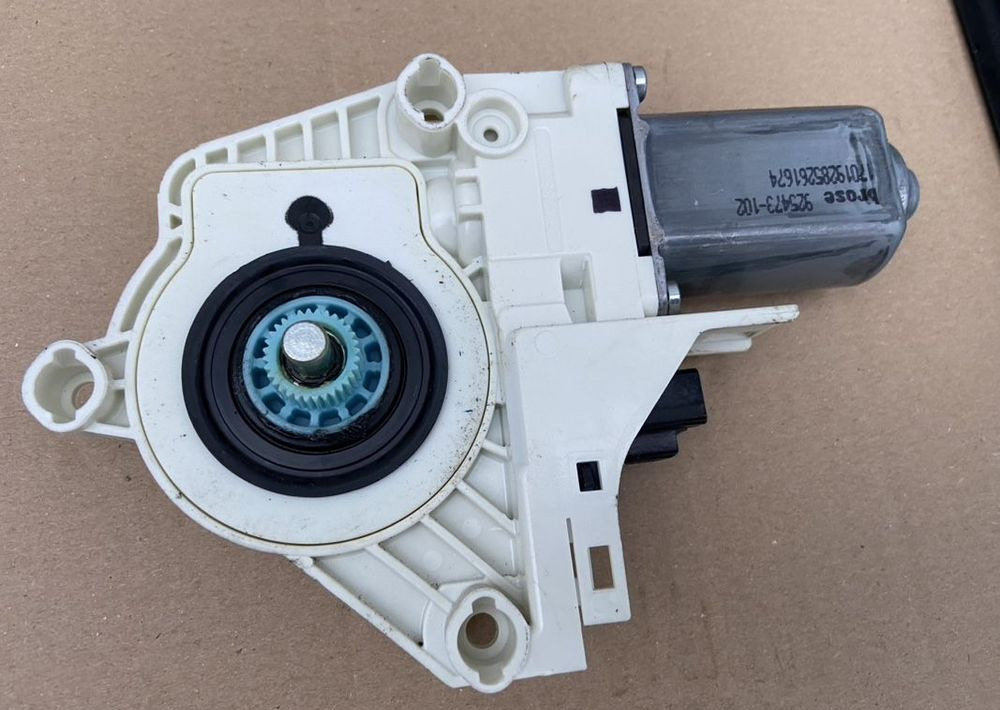 Mechanizm podnoszenia szyby Volvo FH 4 euro 6 zamek klamka silniczek - Dveře a díly: obrázek 3 Mechanizm podnoszenia szyby Volvo FH 4 euro 6 zamek klamka silniczek - Dveře a díly: obrázek 3