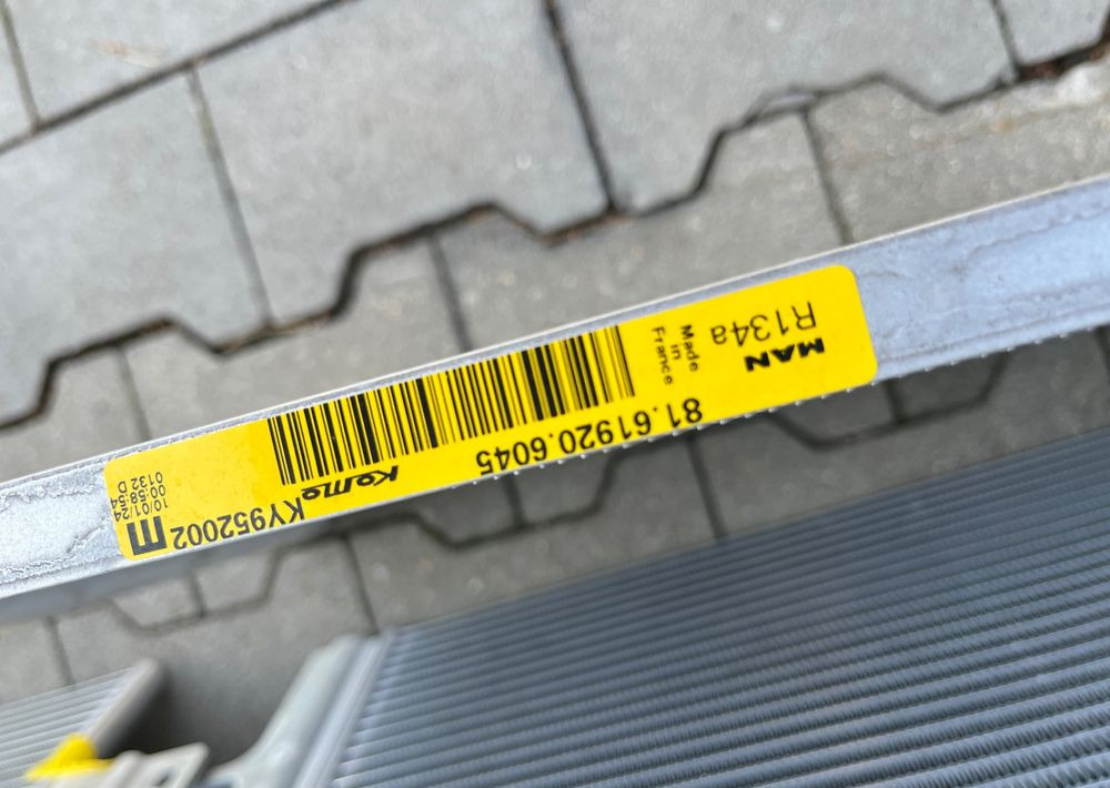 NOWA Chłodnica klimatyzacji MAN TG3 TGX TGS nowy model skraplacz - Chladič klimatizace pro Nákladní auto: obrázek 3 NOWA Chłodnica klimatyzacji MAN TG3 TGX TGS nowy model skraplacz - Chladič klimatizace pro Nákladní auto: obrázek 3