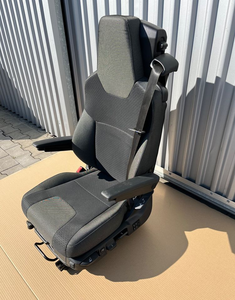 NOWY Fotel kierowcy MAN TG3 TGX nowy model siedzenie lewe - Kabina a interiér pro Nákladní auto: obrázek 2 NOWY Fotel kierowcy MAN TG3 TGX nowy model siedzenie lewe - Kabina a interiér pro Nákladní auto: obrázek 2