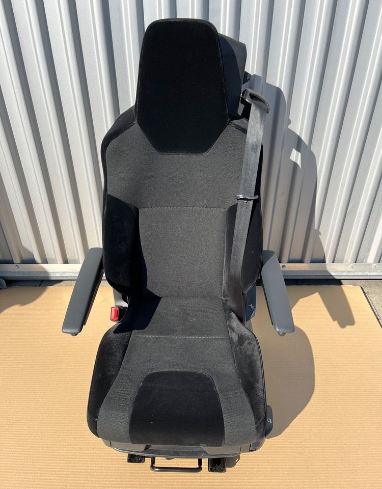 NOWY Fotel kierowcy MAN TG3 TGX nowy model siedzenie lewe - Kabina a interiér pro Nákladní auto: obrázek 1 NOWY Fotel kierowcy MAN TG3 TGX nowy model siedzenie lewe - Kabina a interiér pro Nákladní auto: obrázek 1