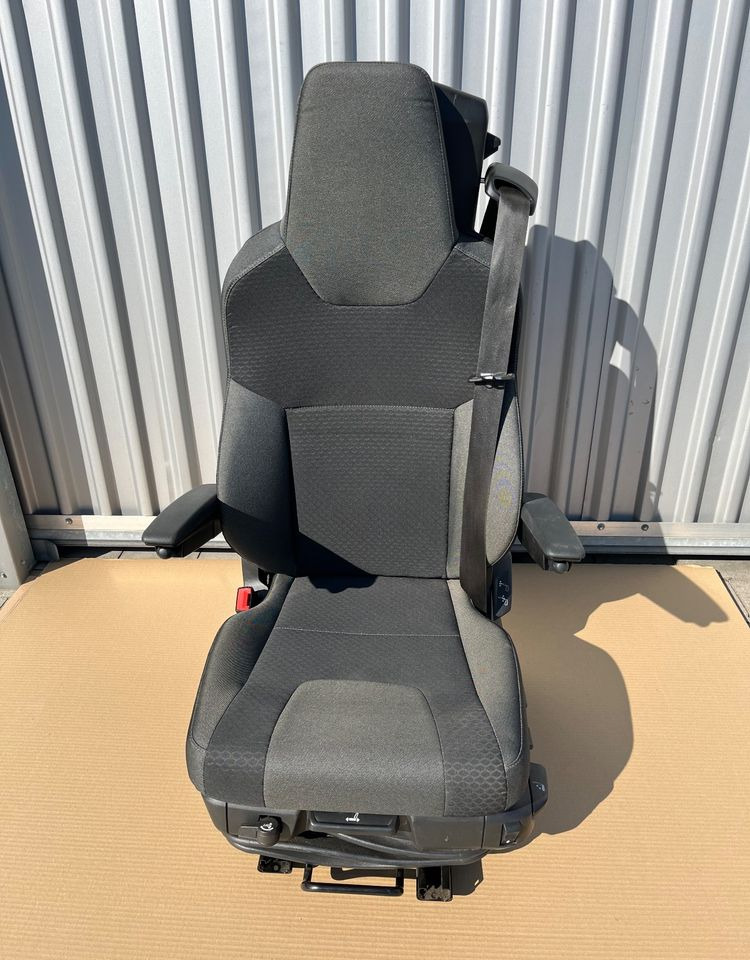 NOWY Fotel kierowcy MAN TG3 TGX nowy model siedzenie lewe - Kabina a interiér pro Nákladní auto: obrázek 1 NOWY Fotel kierowcy MAN TG3 TGX nowy model siedzenie lewe - Kabina a interiér pro Nákladní auto: obrázek 1