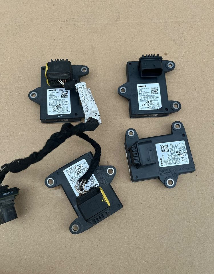 Radar boczny MAN TG3 TGX nowy model sensor - Náhradní díly pro Nákladní auto: obrázek 1 Radar boczny MAN TG3 TGX nowy model sensor - Náhradní díly pro Nákladní auto: obrázek 1