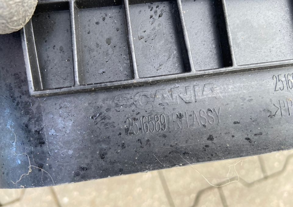 Ramka schowka Scania G P mocowanie drzwi schowka RH - Dveře a díly: obrázek 3 Ramka schowka Scania G P mocowanie drzwi schowka RH - Dveře a díly: obrázek 3