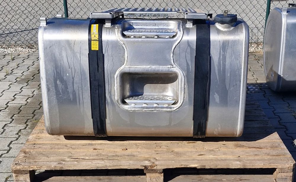 VOLVO FH4 FH5 RENAULT GAMA T ZBIORNIK PALIWA 480L - Palivový systém: obrázek 1 VOLVO FH4 FH5 RENAULT GAMA T ZBIORNIK PALIWA 480L - Palivový systém: obrázek 1