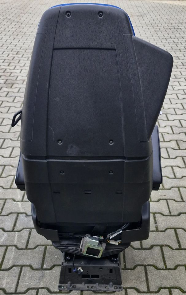 VOLVO FH5 FM5 FOTEL KIEROWCY UK - Kabina a interiér: obrázek 2 VOLVO FH5 FM5 FOTEL KIEROWCY UK - Kabina a interiér: obrázek 2