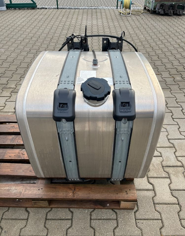 Zbiornik paliwa MAN TGX TGS 250 litrów kompletny - Palivový systém pro Nákladní auto: obrázek 1 Zbiornik paliwa MAN TGX TGS 250 litrów kompletny - Palivový systém pro Nákladní auto: obrázek 1