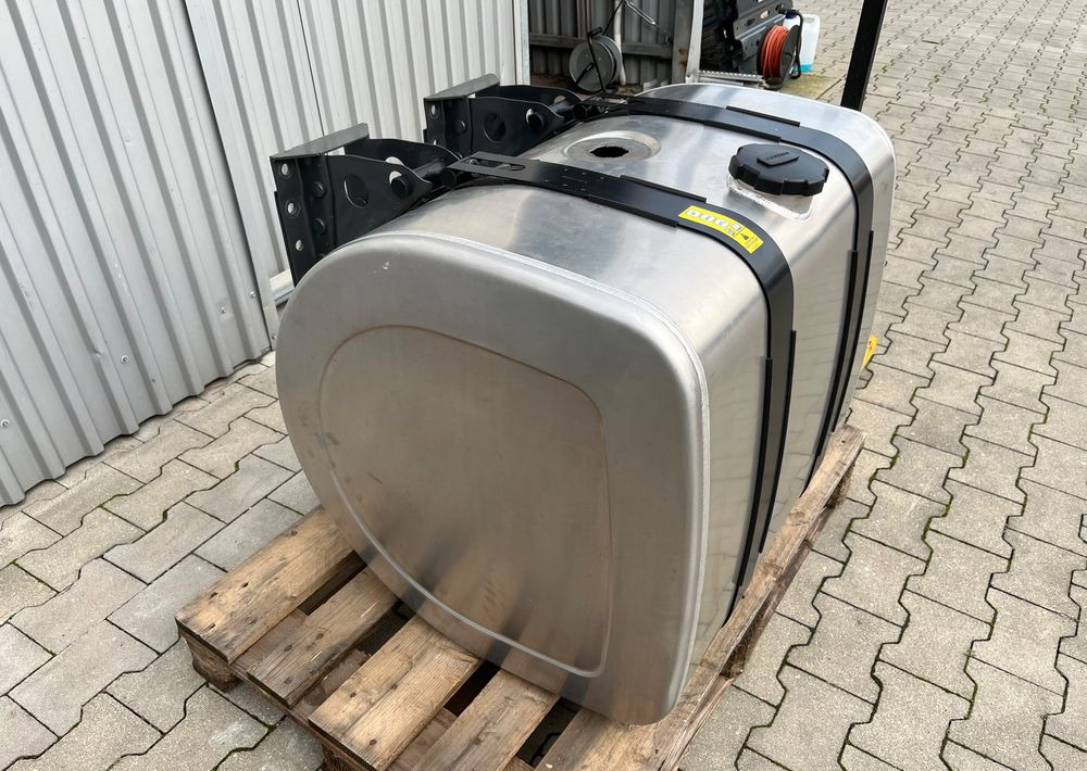 Zbiornik paliwa Volvo FH Renault 330 litrów bak jak nowy - Palivový systém pro Nákladní auto: obrázek 3 Zbiornik paliwa Volvo FH Renault 330 litrów bak jak nowy - Palivový systém pro Nákladní auto: obrázek 3