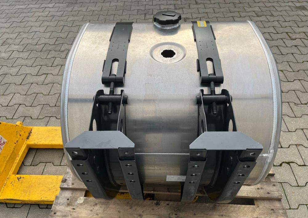 Zbiornik paliwa Volvo FH Renault 330 litrów bak jak nowy - Palivový systém pro Nákladní auto: obrázek 4 Zbiornik paliwa Volvo FH Renault 330 litrów bak jak nowy - Palivový systém pro Nákladní auto: obrázek 4