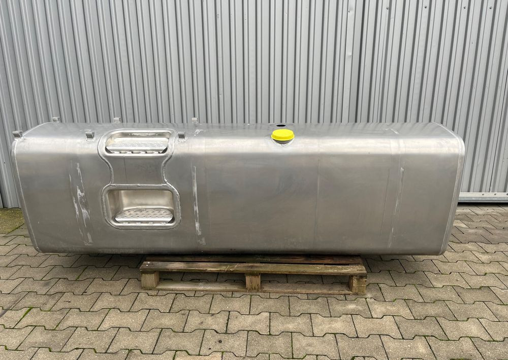 Zbiornik paliwa Volvo FH Renault 900 litrów bak jak nowy - Palivový systém pro Nákladní auto: obrázek 1 Zbiornik paliwa Volvo FH Renault 900 litrów bak jak nowy - Palivový systém pro Nákladní auto: obrázek 1