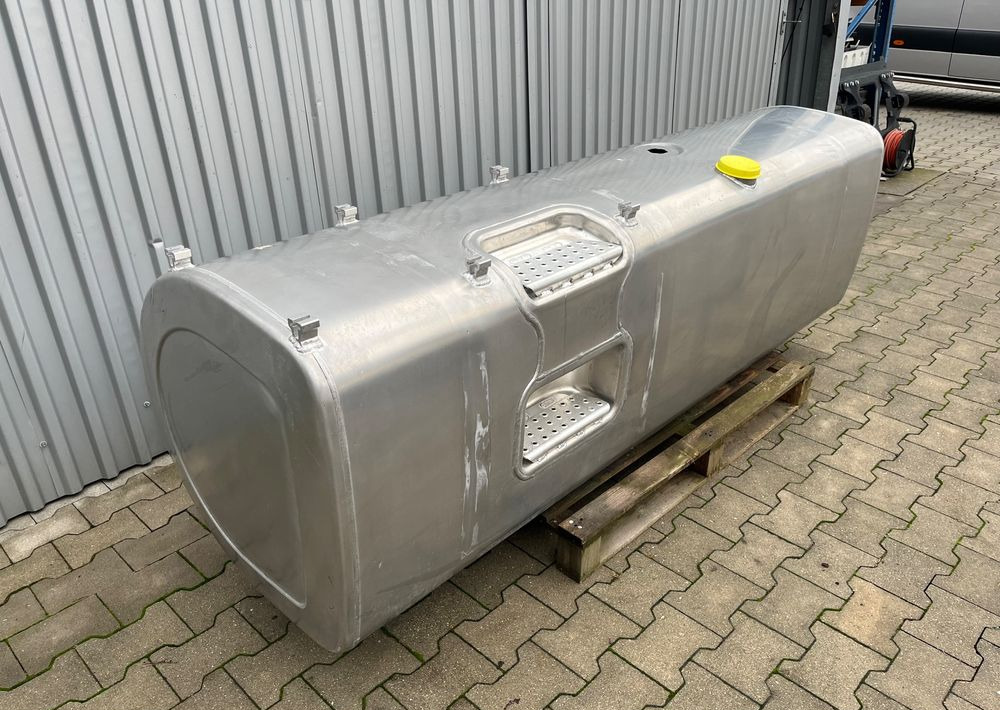 Zbiornik paliwa Volvo FH Renault 900 litrów bak jak nowy - Palivový systém pro Nákladní auto: obrázek 3 Zbiornik paliwa Volvo FH Renault 900 litrów bak jak nowy - Palivový systém pro Nákladní auto: obrázek 3