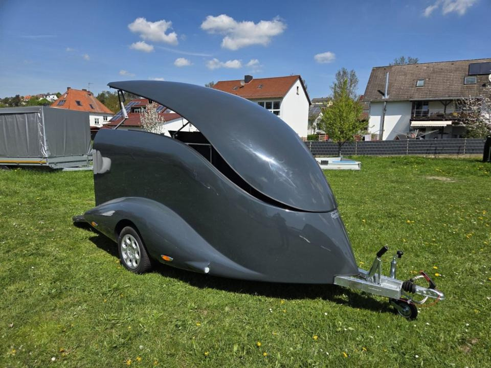 PKW Anhänger Motorrad Geschlossen Kofferanhänger 1000kg 100km/h - Přepravník motocyklů: obrázek 1 PKW Anhänger Motorrad Geschlossen Kofferanhänger 1000kg 100km/h - Přepravník motocyklů: obrázek 1