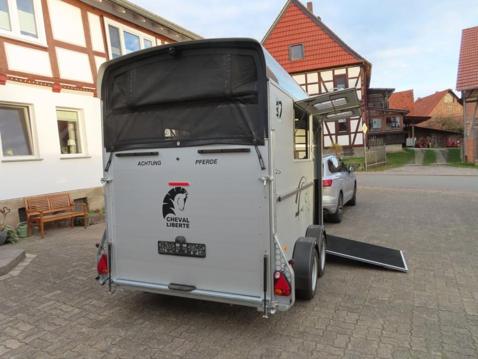 Pferdeanhänger Cheval Liberte MAXI 2 Sattelraum 100 km/h Kamera - Přepravník na koně: obrázek 3 Pferdeanhänger Cheval Liberte MAXI 2 Sattelraum 100 km/h Kamera - Přepravník na koně: obrázek 3