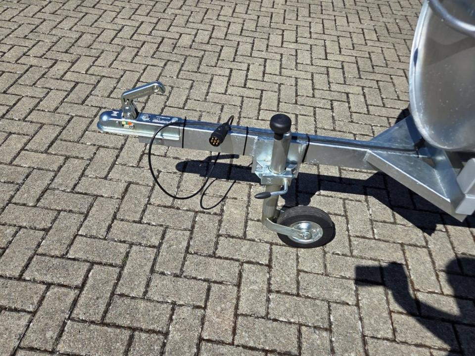 Wasserfass Verzinkt 600l Tränke Fahrgestell Beleuchtung - Cisternový přívěs: obrázek 4 Wasserfass Verzinkt 600l Tränke Fahrgestell Beleuchtung - Cisternový přívěs: obrázek 4