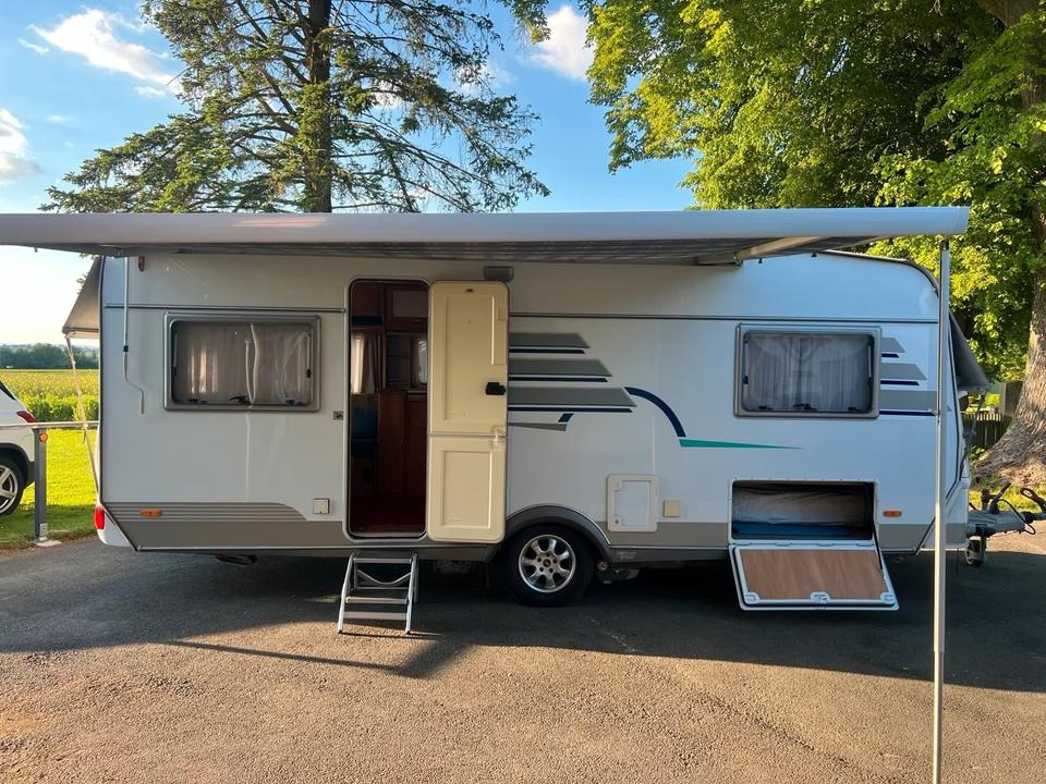 Wohnwagen Hymer Top Ausstattung Mover Vohrzelt 4x Schlafplätze WC - Karavan: obrázek 1 Wohnwagen Hymer Top Ausstattung Mover Vohrzelt 4x Schlafplätze WC - Karavan: obrázek 1