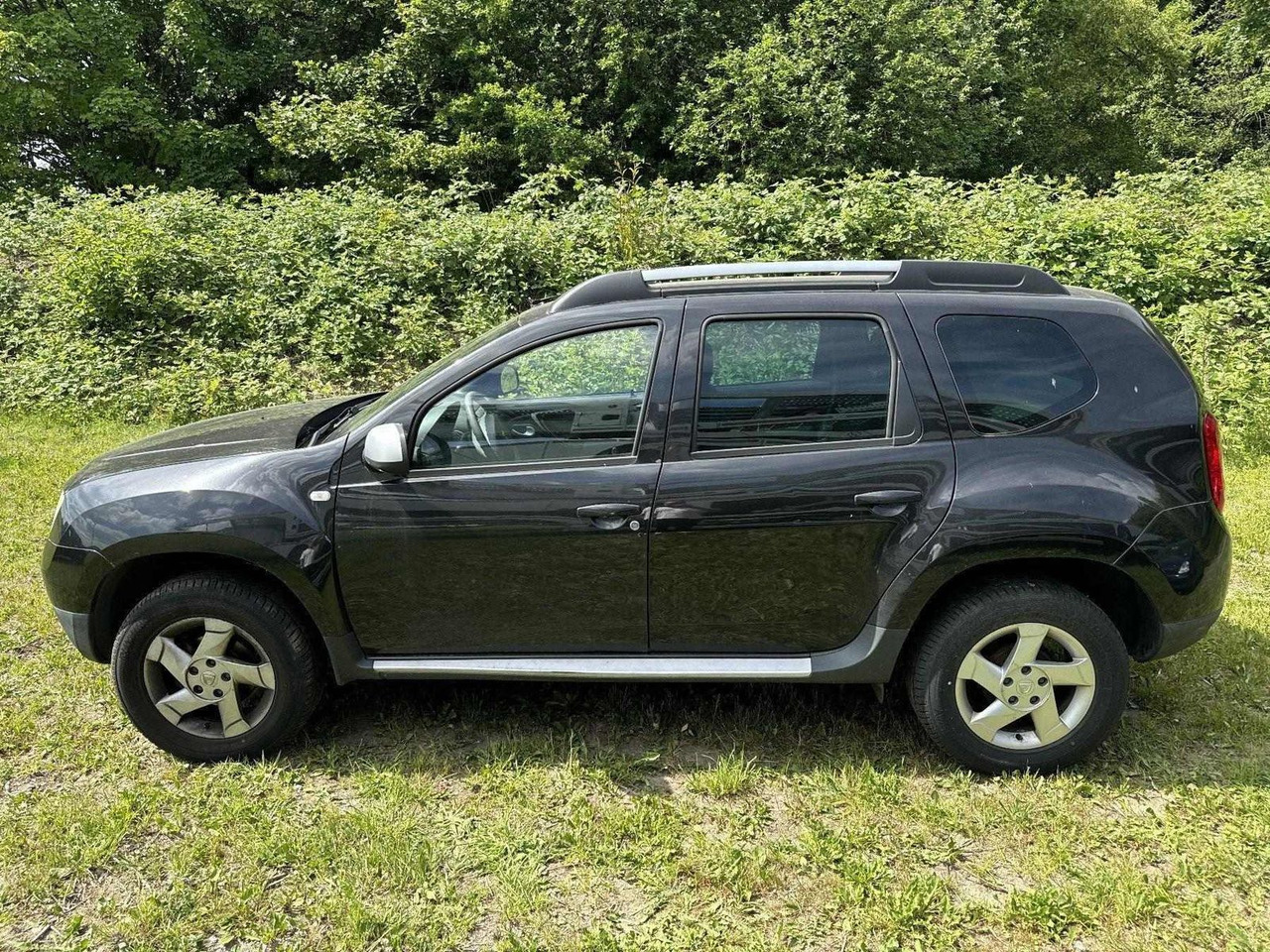 Dacia Duster 1.6 LAUREATE +ZAHNRIEMEN GERISSEN+ - SUV: obrázek 2 Dacia Duster 1.6 LAUREATE +ZAHNRIEMEN GERISSEN+ - SUV: obrázek 2