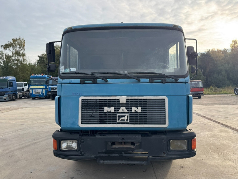 MAN 18.232 (12.000L / STEEL SUSPENSION / 6 CYLINDER WITH MANUAL PUMP) - Čistič odpadových jam: obrázek 2 MAN 18.232 (12.000L / STEEL SUSPENSION / 6 CYLINDER WITH MANUAL PUMP) - Čistič odpadových jam: obrázek 2