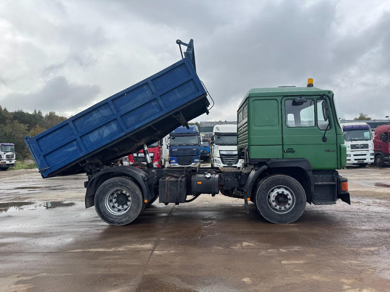 MAN 19.322  (STEEL SUSPENSION & MANUAL PUMP / SUSPENSION LAMES & POMPE MANUELLE) - Dodávka sklápěč: obrázek 4 MAN 19.322  (STEEL SUSPENSION & MANUAL PUMP / SUSPENSION LAMES & POMPE MANUELLE) - Dodávka sklápěč: obrázek 4