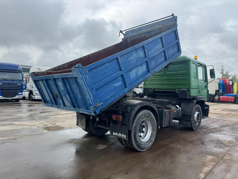 MAN 19.322  (STEEL SUSPENSION & MANUAL PUMP / SUSPENSION LAMES & POMPE MANUELLE) - Dodávka sklápěč: obrázek 5 MAN 19.322  (STEEL SUSPENSION & MANUAL PUMP / SUSPENSION LAMES & POMPE MANUELLE) - Dodávka sklápěč: obrázek 5