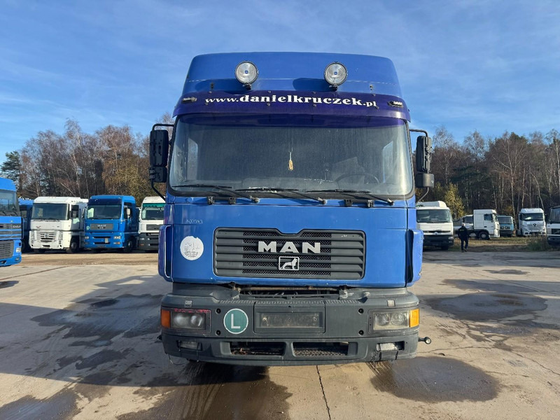 MAN 26.410 (BIG AXLE / 10 TIRES / 6X4 / 6 CYLINDER / MANUAL GEARBOX) - Podvozek s kabinou: obrázek 2 MAN 26.410 (BIG AXLE / 10 TIRES / 6X4 / 6 CYLINDER / MANUAL GEARBOX) - Podvozek s kabinou: obrázek 2