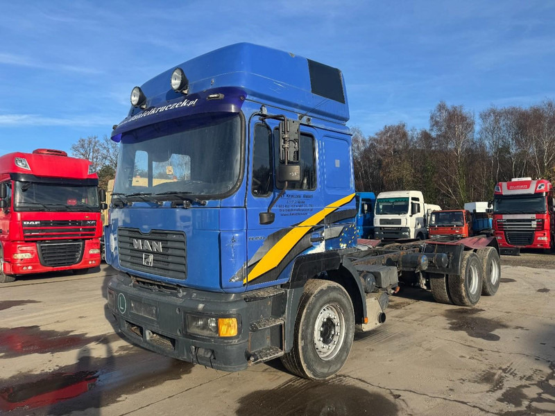 MAN 26.410 (BIG AXLE / 10 TIRES / 6X4 / 6 CYLINDER / MANUAL GEARBOX) - Podvozek s kabinou: obrázek 1 MAN 26.410 (BIG AXLE / 10 TIRES / 6X4 / 6 CYLINDER / MANUAL GEARBOX) - Podvozek s kabinou: obrázek 1