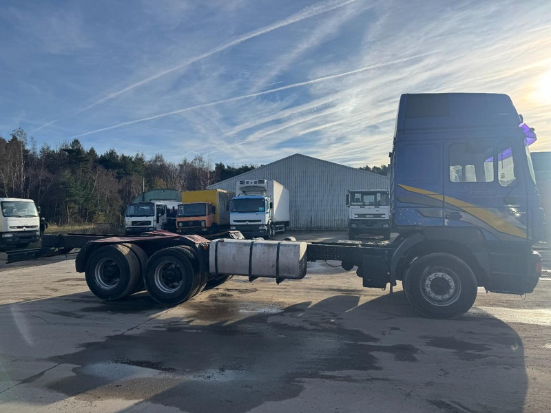 MAN 26.410 (BIG AXLE / 10 TIRES / 6X4 / 6 CYLINDER / MANUAL GEARBOX) - Podvozek s kabinou: obrázek 4 MAN 26.410 (BIG AXLE / 10 TIRES / 6X4 / 6 CYLINDER / MANUAL GEARBOX) - Podvozek s kabinou: obrázek 4