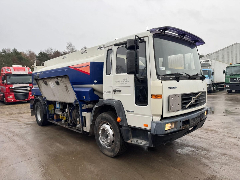 Volvo FL 6 - 220 (11000 L / 2 COMPARTMENTS / 18 TON / MANUAL GEARBOX / PERFECT) - Cisternové vozidlo: obrázek 3 Volvo FL 6 - 220 (11000 L / 2 COMPARTMENTS / 18 TON / MANUAL GEARBOX / PERFECT) - Cisternové vozidlo: obrázek 3