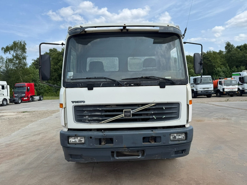 Volvo FL 6 - 220 (FULL STEEL SUSPENSION / MANUAL GEARBOX / PERFECT) - Podvozek s kabinou: obrázek 2 Volvo FL 6 - 220 (FULL STEEL SUSPENSION / MANUAL GEARBOX / PERFECT) - Podvozek s kabinou: obrázek 2
