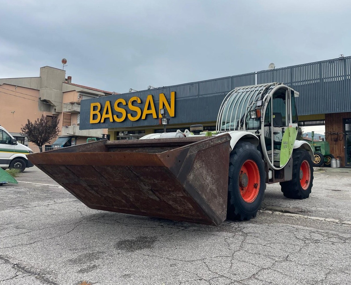 CLAAS TELESCOPICO TARGO K 70 - Teleskopický manipulátor: obrázek 1 CLAAS TELESCOPICO TARGO K 70 - Teleskopický manipulátor: obrázek 1